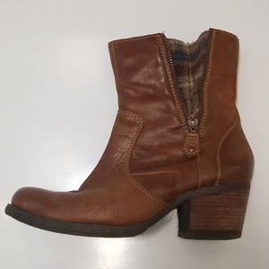 Born leather 1/2 zip boot